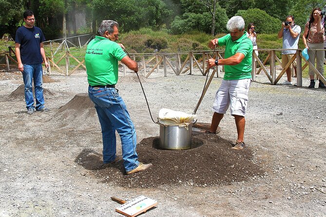 São Miguel, Azores - Private Tour in 8 seats van "Exclusively for You" - Afternoon Tea During a Long Island Day