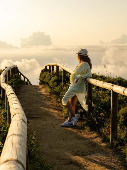 São Miguel Azores: Private Tour with Professional Photos - How the photographer turns you into a confident subject