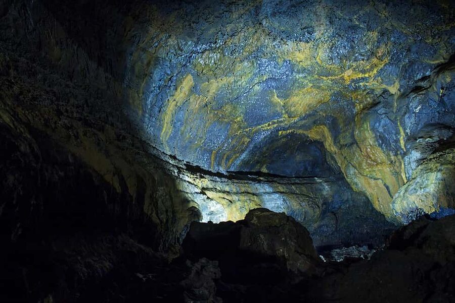 São Miguel: Botanical Gardens and Cave Tour - Your guide, group pace, and language: what to expect on the day
