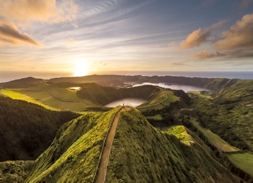 São Miguel: Full-Day Tour to Sete Cidades and Lagoa do Fogo - Why Sete Cidades and Lagoa do Fogo feel so different