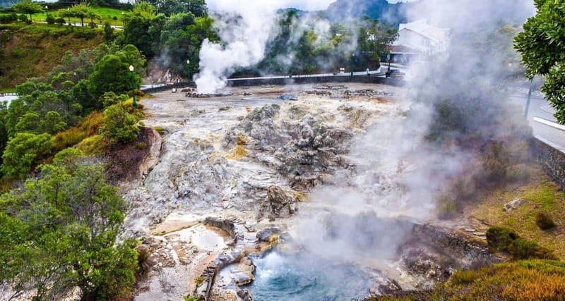São Miguel: Furnas Volcano & Tea Plantation Tour with Lunch - Santa Iria lookout and Pico do Ferro: where the coast looks like a postcard