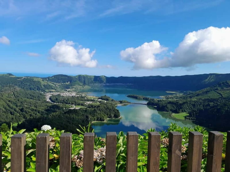 São Miguel island: 2-Day Tour, East & West Island Highlights - Gorreana tea and a pineapple plantation: the fun, flavorful reset