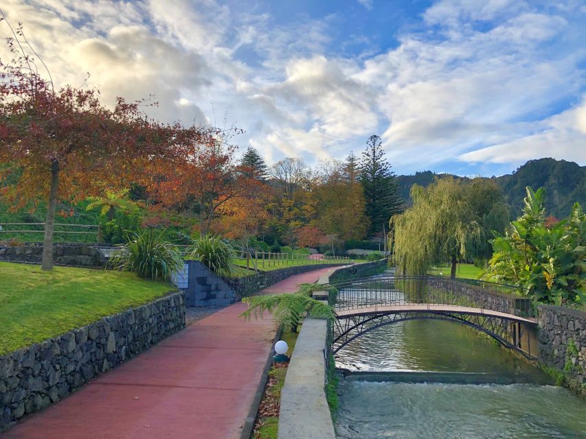 São Miguel Island: Full Day All-in-One Tour - Lunch in Furnas: The Underground-Cooked Furnas Stew Moment