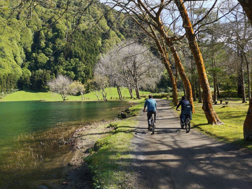 São Miguel Island: Sete Cidades Bike Rental - Green and Blue lakes: how to choose your best viewpoints in one hour