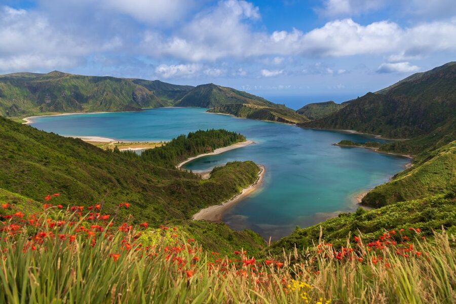 São Miguel: Sete Cidades & Lagoa do Fogo Tour with Lunch - Lunch in a local restaurant near Lagoa: full Azorean comfort