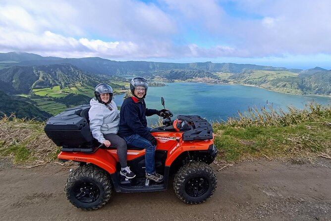 São Miguel : Sete Cidades Quad / Buggy Tour - Stop 1 at Pico da Pedra: safety briefing and the first taste of off-road