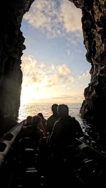 São Miguel: Sunset Boat Tour – Golden Light, Cliffs & Caves - What to pack and wear for a comfortable sunset cruise