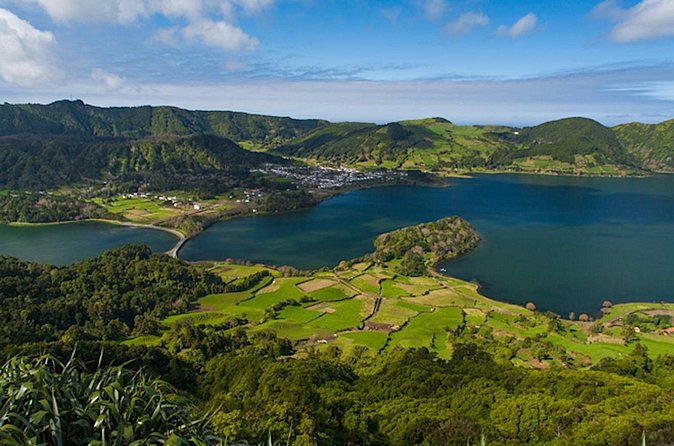 São Miguel West Full Day Tour with Setes Cidades Including Lunch - Mosteiros Natural Pools and Pedras Negras for Ocean Drama