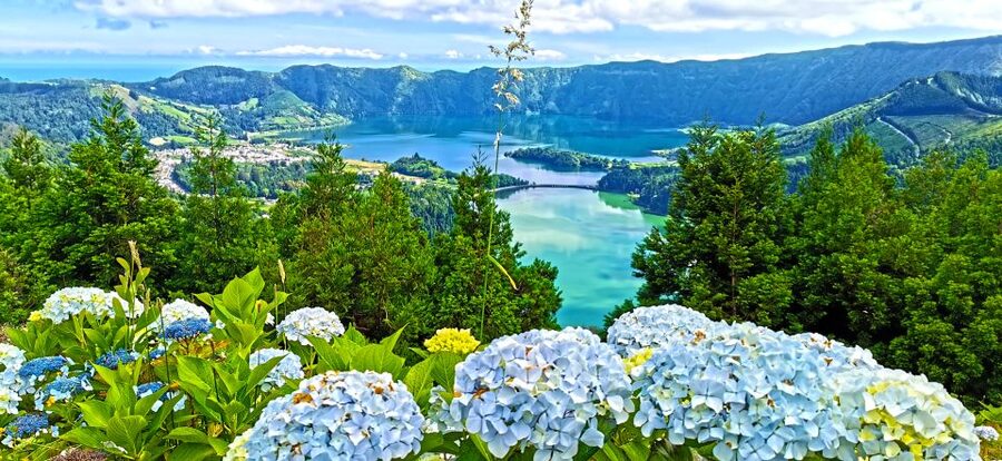 São Miguel West: Sete Cidades and Fogo Tour with Lunch - Lagoa das Sete Cidades, the bridge moment, and why the views keep improving