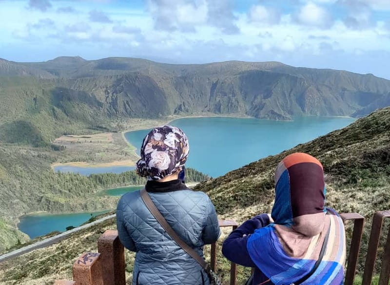 Sete Cidades & Fire Lake: Full-Day Tour with Pineapple plant - Lunch and the value question: optional add-on, 80 minutes