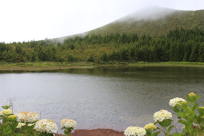 Sete Cidades Full-Day 4WD Tour from Ponta Delgada with Hiking - What You’re Actually Seeing in Sete Cidades (Blue and Green Lakes, Crater Views)
