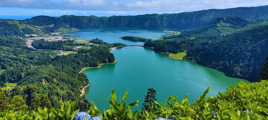 Sete Cidades: West Coast Tour (w/Lunch) - Why Sete Cidades and Mosteiros feel like two different worlds