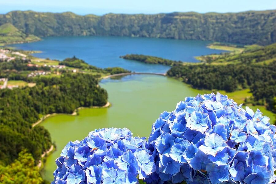 Seven Citys: Guided Tour to green & blue Lake: Sete Cidades - Lago do Canário: a crater lake you can feel close to