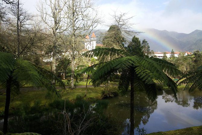 Tour to Furnas and Terra Nostra Garden - full day - Miradouro Pico do Ferro: understanding Furnas as a volcanic system