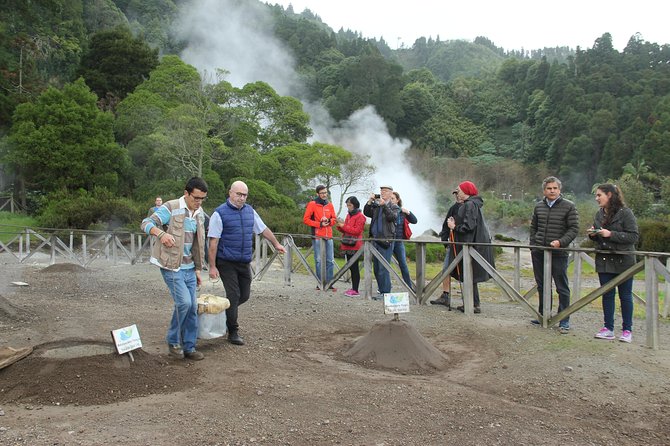 Tour to Furnas and Terra Nostra Garden - full day - Lagoa das Furnas: a calm moment with volcanic origins