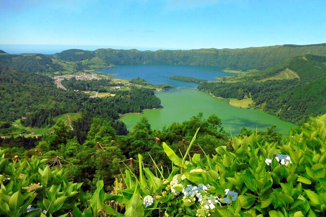 Tour to Sete Cidades, Lagoa do Fogo and Furnas - Stop 3: Lagoa das Furnas, Cozidos Cooking Area, and the Chapel of Nossa Senhora das Vitória