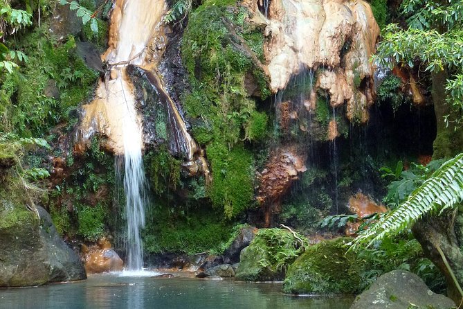 Van Tour Lagoa do Fogo - The professional English guide, and why their stories matter