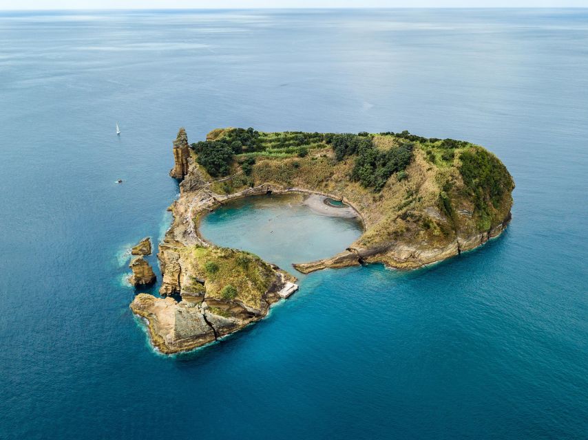 Vila Franca do Campo: Boat Tour Around Ilhéu - The 45 minute speed boat circuit: what you actually see
