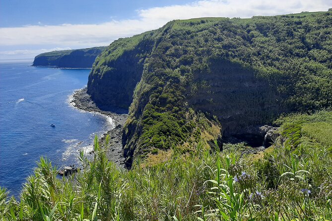 Waterfalls Hike, Moinho do Felix with tea plantation - The guide factor: why Sam’s style makes the day easier